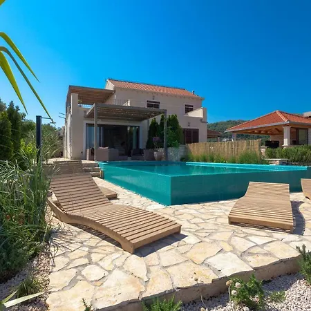 Hedera Estate, House Hedera