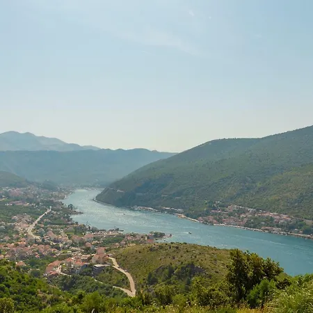فيلة Hedera Estate, House Hedera *