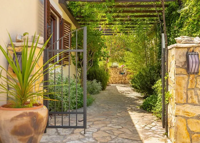 Hedera Estate, House Hedera *