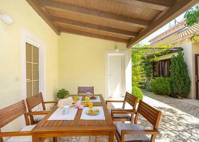 Villa Hedera Estate, House Hedera *