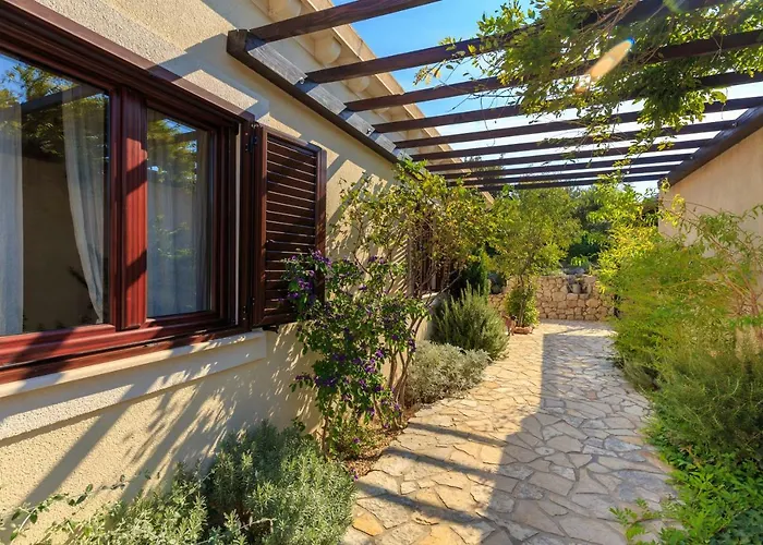 Hedera Estate, House Hedera